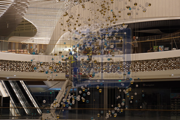 江城清洗：點亮萬象城鳳凰燈