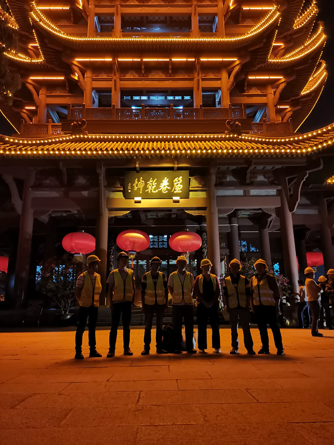 武漢外墻清洗—黃鶴樓主樓瓦面清洗